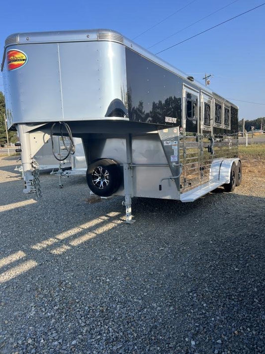 2022 Sundowner 3 Horse Slant GN Trailer image 0