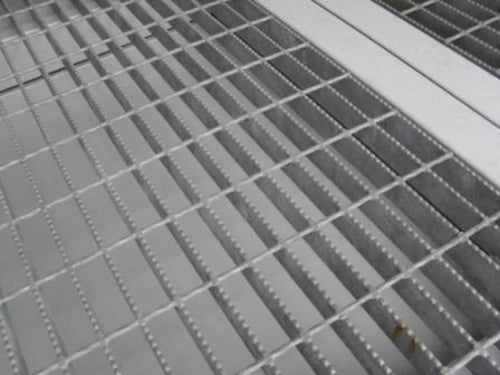 20Ft X 8Ft Open Mesh Floor Bunded Store image 0