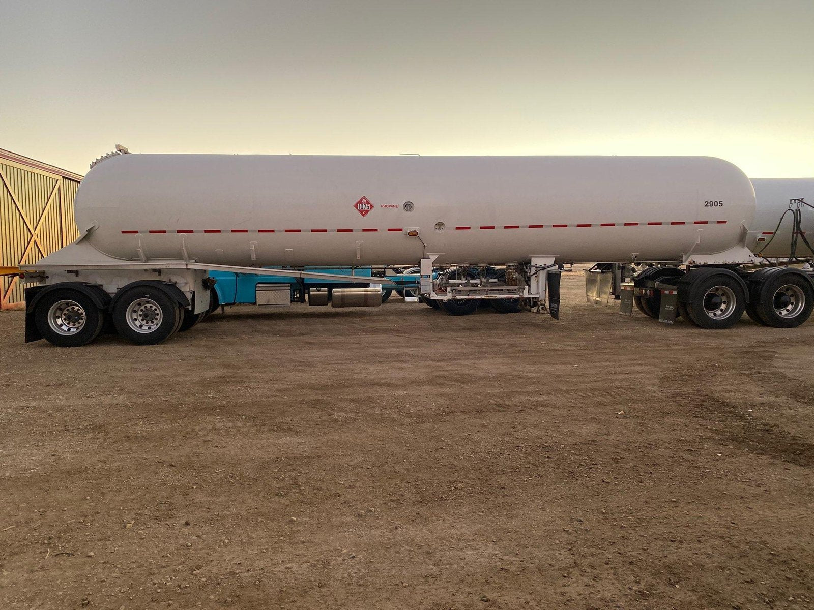 Buy 11600 GALLON Industrial Gas Tank Trailer Online MC-331 LPG LIQUID TANKER IN STOCK image 0